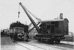 FHBR Pier craneliftingbus 1921 Invicta 65 TN.jpg