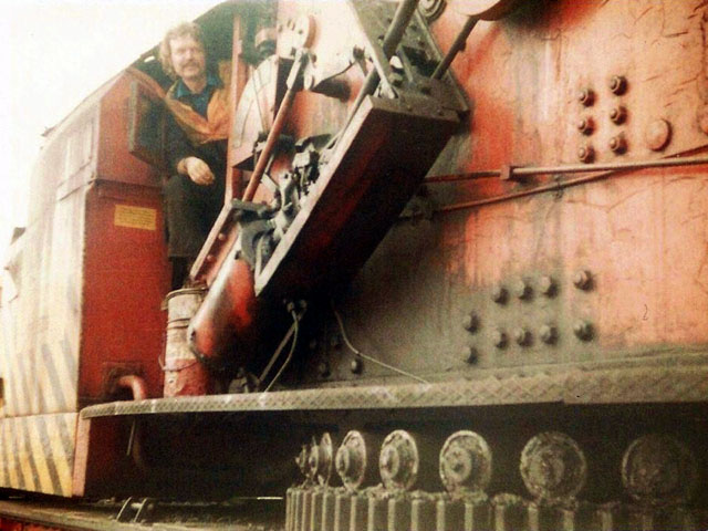 Crane driver Peter Woad on 95218 at Colton, 4.6.1981