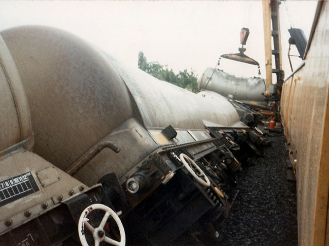 Cement wagon recovery, Darlington, 6.6.1990 (1)
