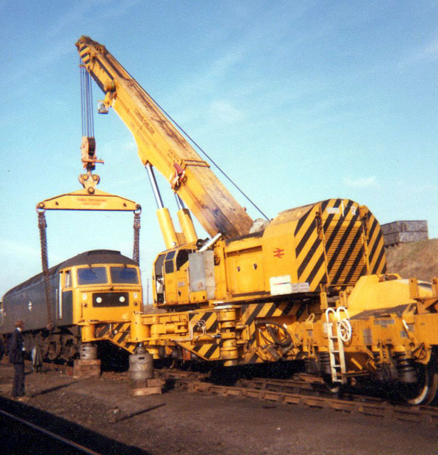 96714 re-railing a Class 47 at Healey Mills, 5.3.1982