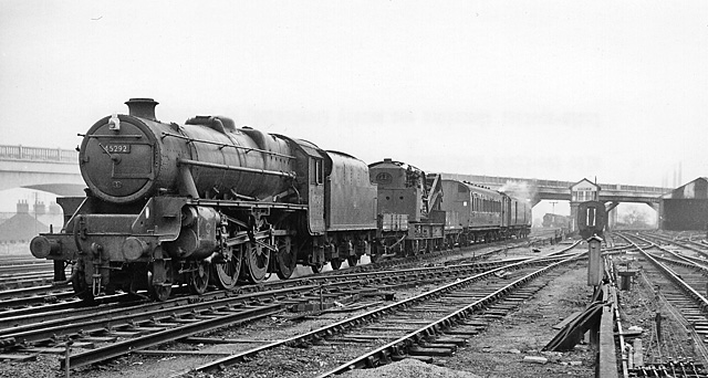 Breakdown train entering Bletchley, 11.4.1963