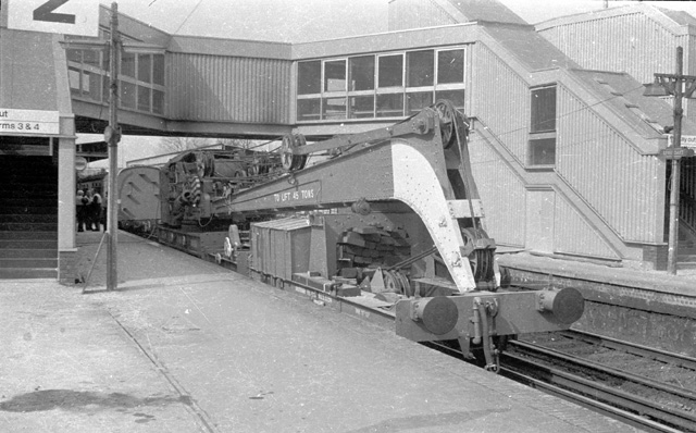 95209 taking water at Sevenoaks, 17.4.1977