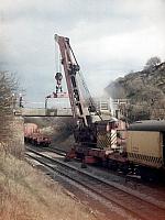 95218 removing overbridge at Streethouse, 15.3.1981 - 1
