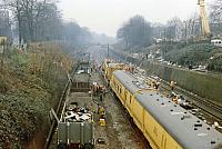 Clearing up west of Clapham Junction, 12.12.1988 (2)